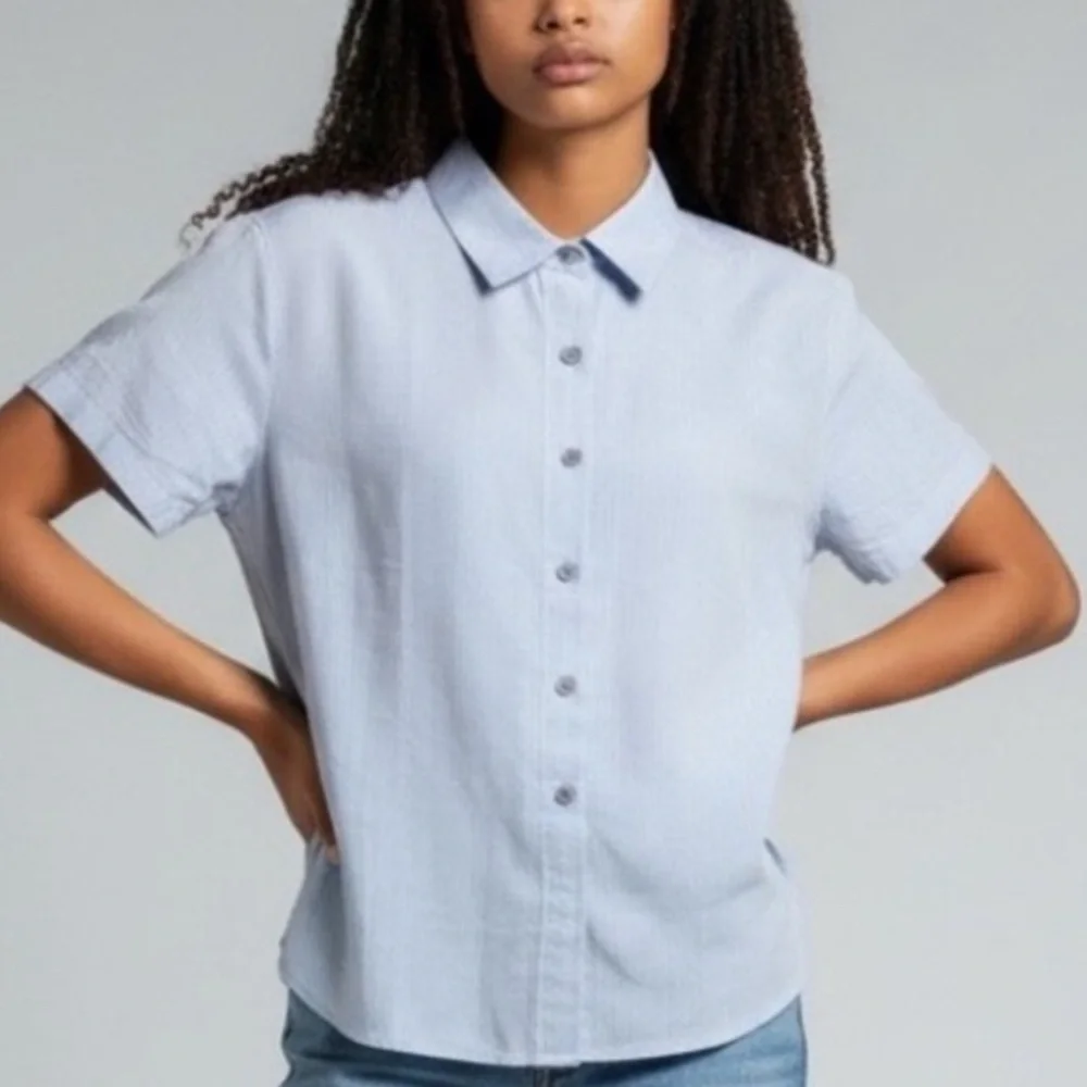 The North Face Women’s L Casual Blue‎ Button Down Performance Shirt
